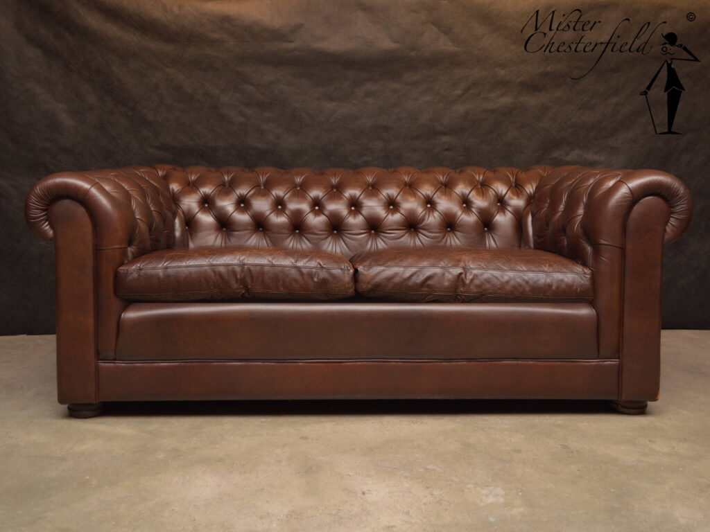original-chesterfield-1930-brown-sofa-shabby-vintage